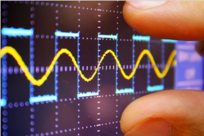 تفاوت بین یو پی اس های سینوسی و مربعی : کدامیک بهتر است؟